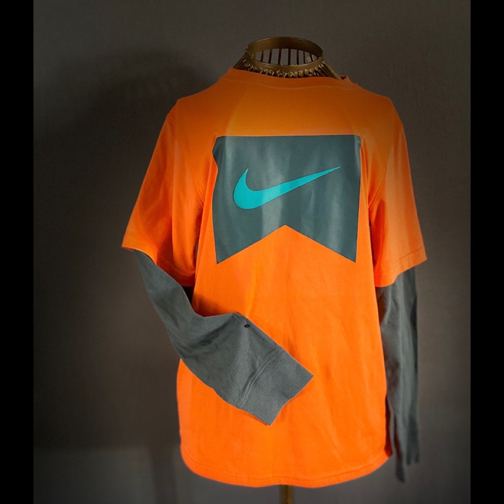 NWT Nike boys shirt